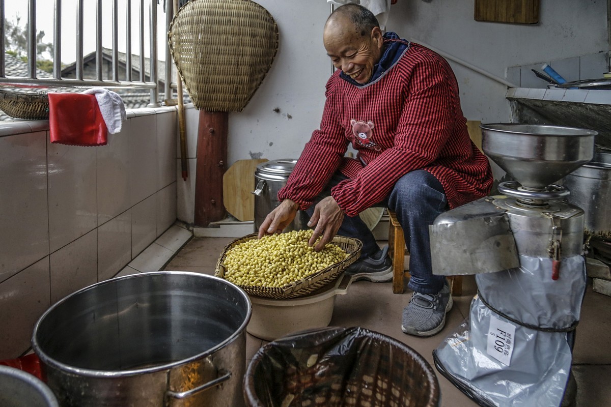 董伟跃《卖豆花的张哥》