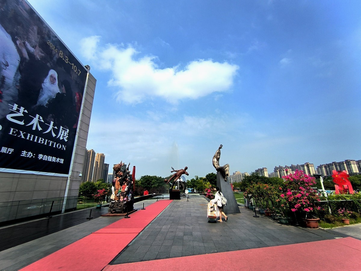 漫步星城 走街串巷（481）天鹅湖的夏季