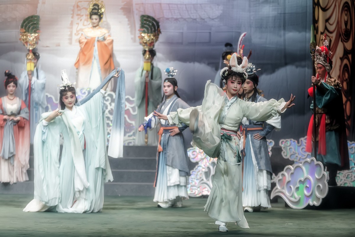 川剧《芙蓉花仙》（王母怒幽芙蓉仙，仙童护花贬凡间）