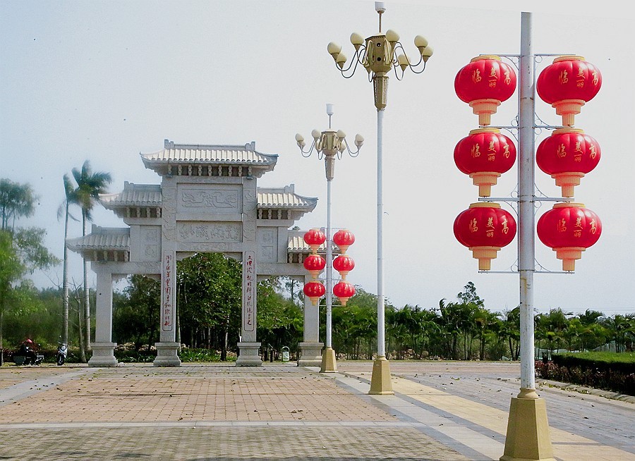 494《不老松：忆海南游记》临髙县文澜公园的牌坊群！（为世界最大的牌坊群！