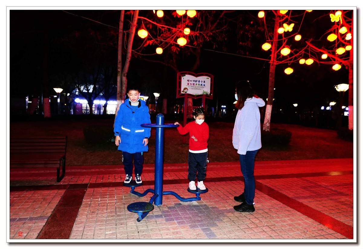 看灯饰---给大伙拜年啦！