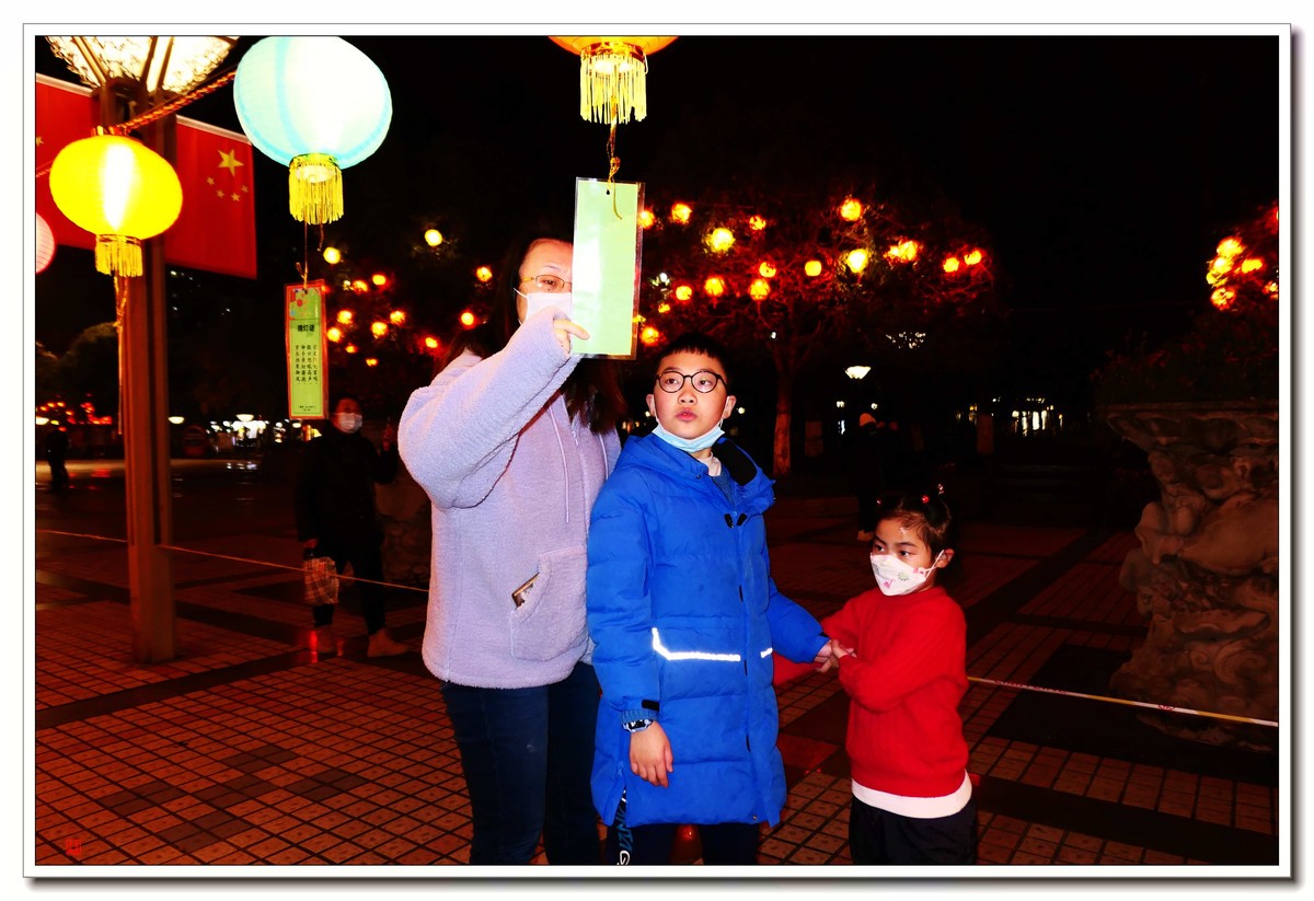 看灯饰---给大伙拜年啦！