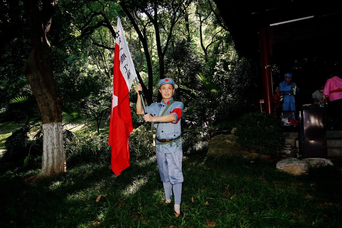 环境人像---表演红军情景的剧照！