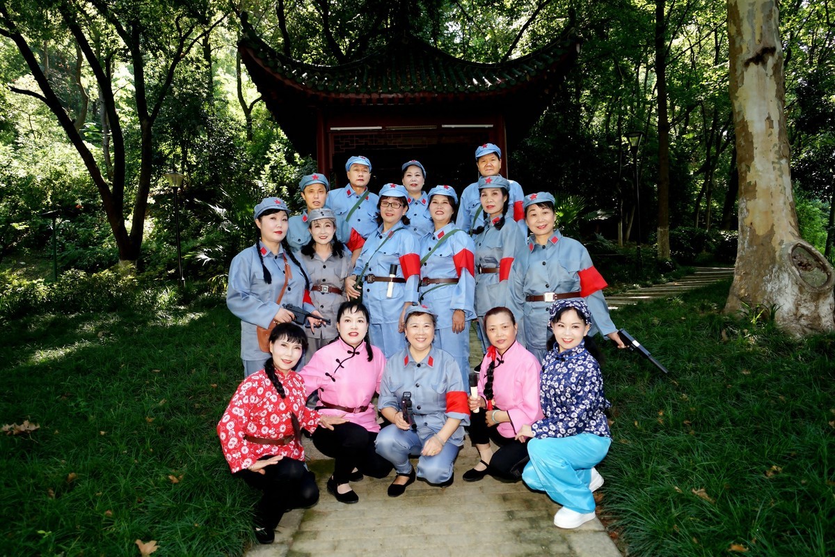 环境人像---表演红军情景的剧照！