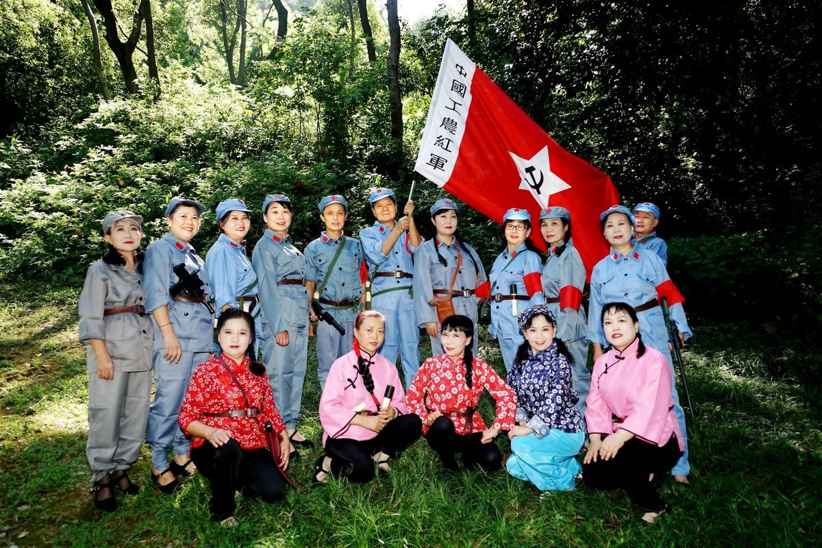 环境人像---表演红军情景的剧照！