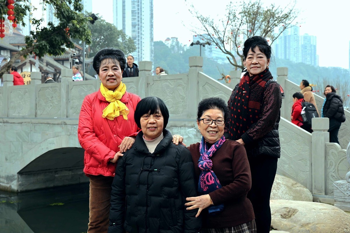 老姐妹们逛沿口古镇