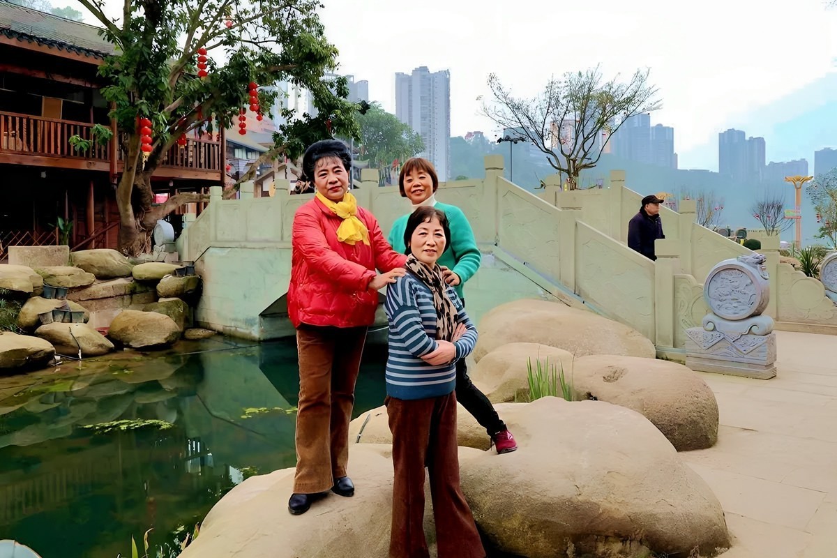 老姐妹们逛沿口古镇