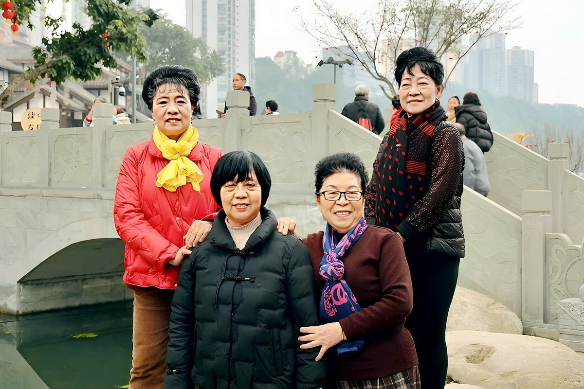 老姐妹们逛沿口古镇