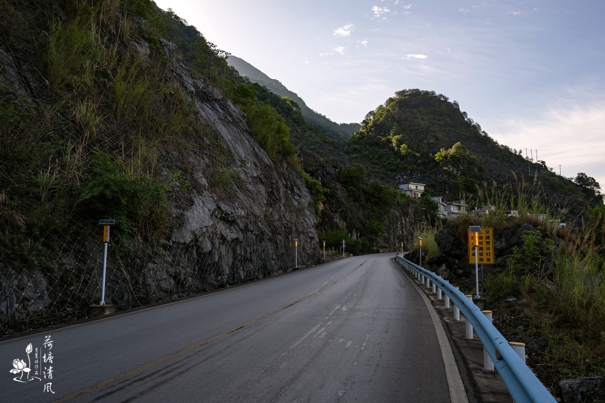 324国道，岩杯段沿途风光。