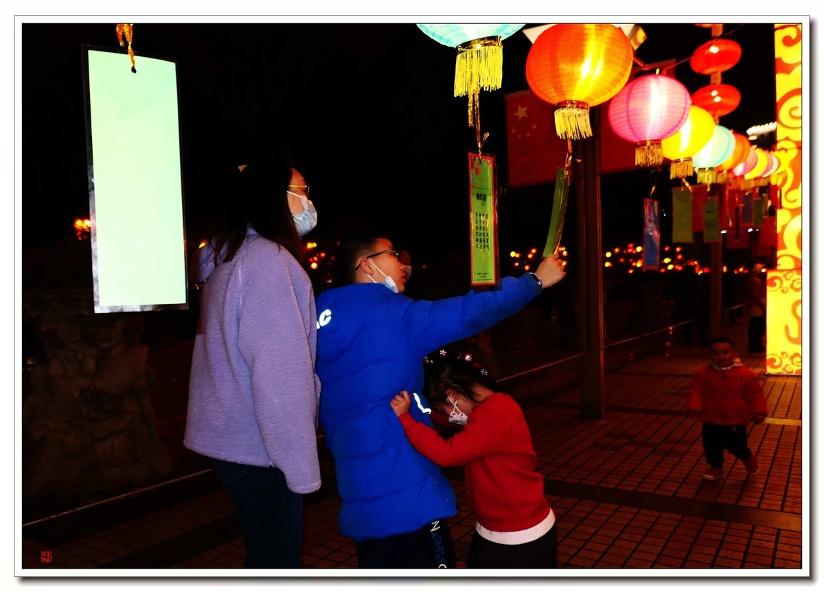 看灯饰---给大伙拜年啦！
