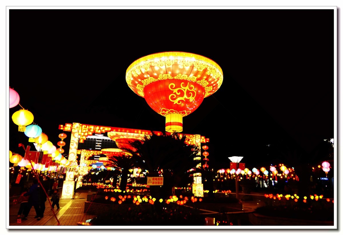 看灯饰---给大伙拜年啦！