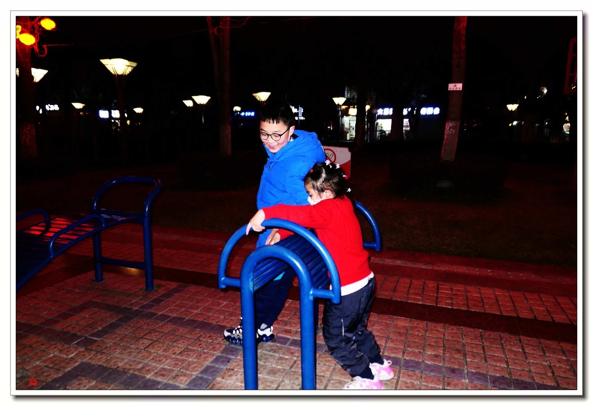 看灯饰---给大伙拜年啦！