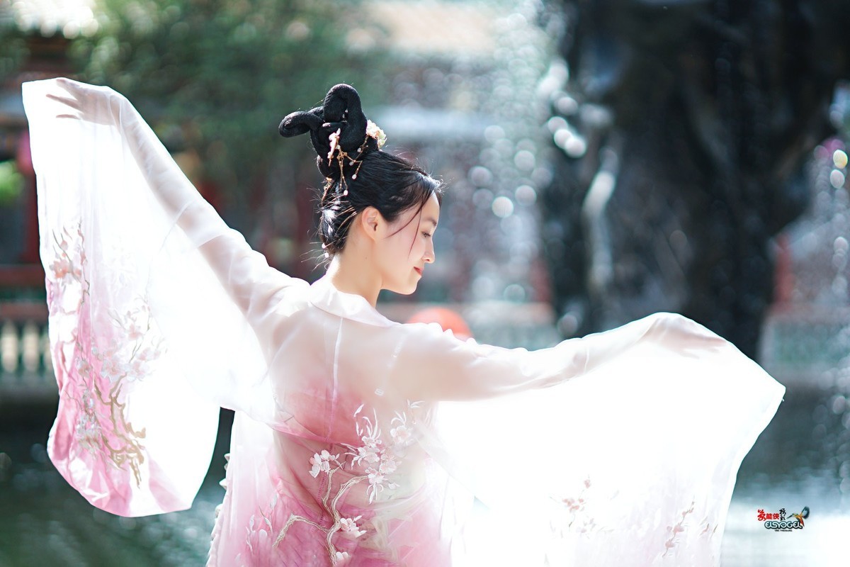 【墨园石壁古典美女】---沛阳