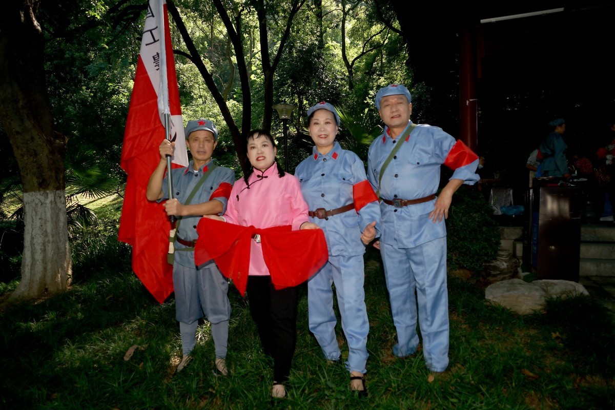 环境人像---表演红军情景的剧照！