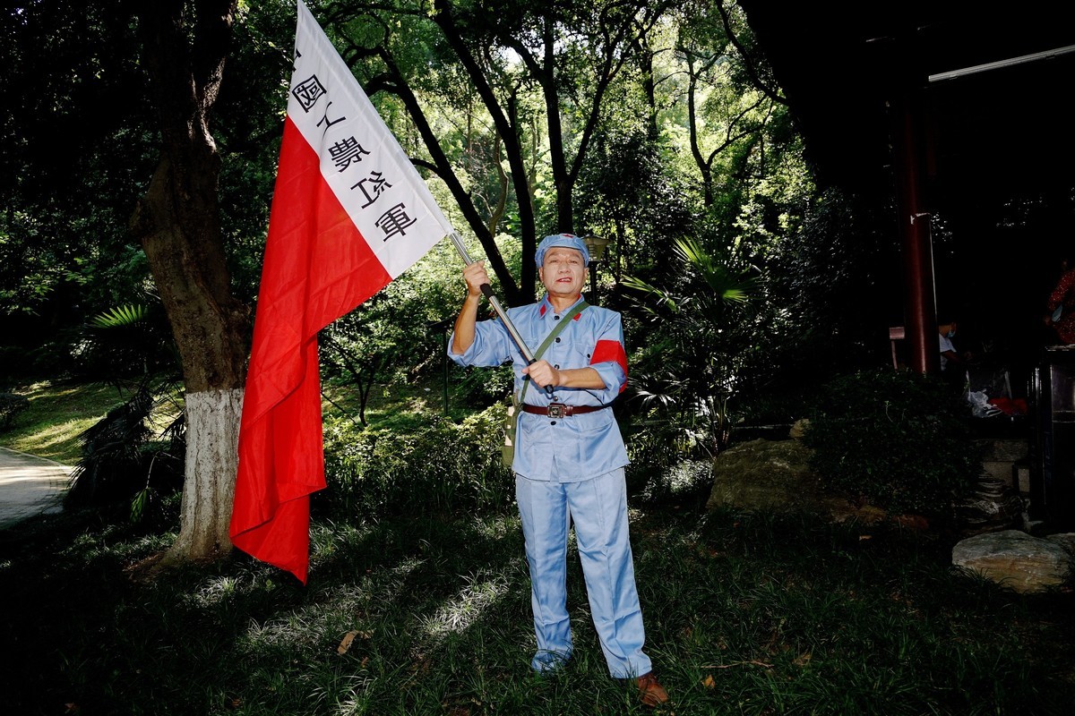 环境人像---表演红军情景的剧照！