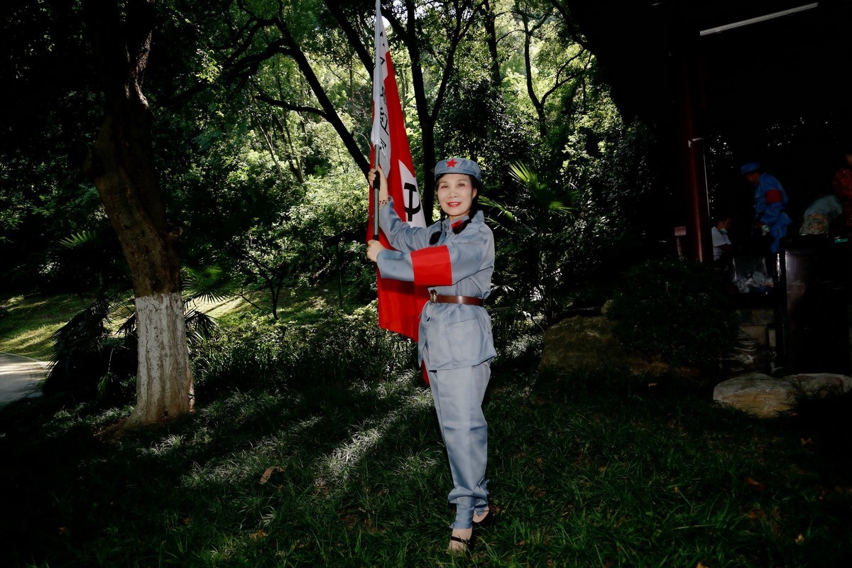 环境人像---表演红军情景的剧照！