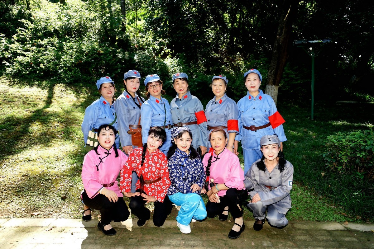 环境人像---表演红军情景的剧照！