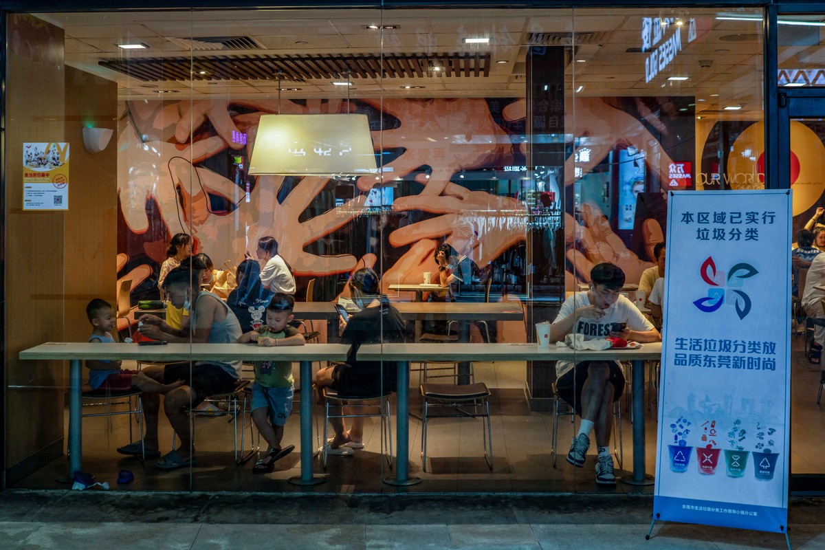 a7Rm4+转接Contax 645-45mm F2.8 ( 夜拍试镜 )