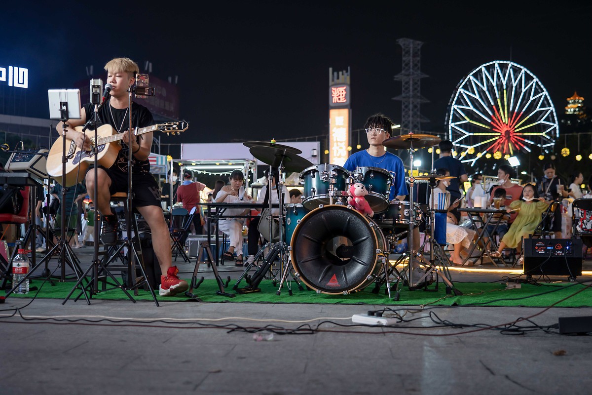 a7Rm4+转接Contax 645-45mm F2.8 ( 夜拍试镜 )