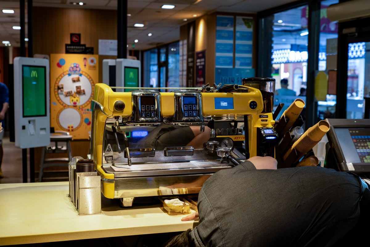 a7Rm4+转接Contax 645-45mm F2.8 ( 夜拍试镜 )