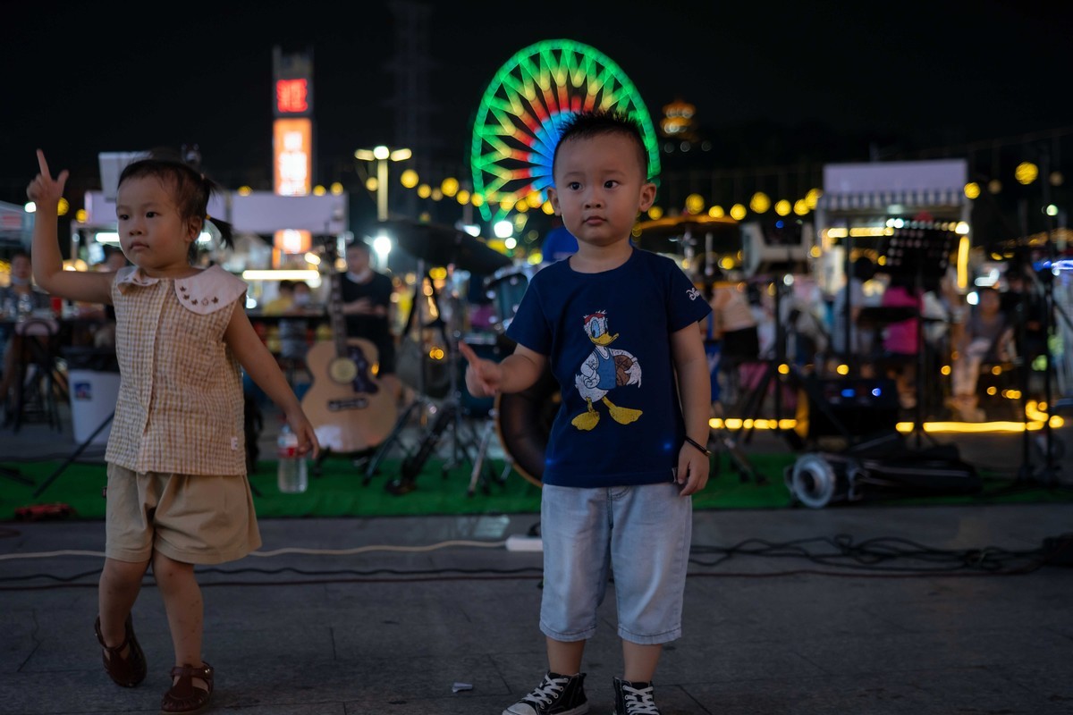 a7Rm4+转接Contax 645-45mm F2.8 ( 夜拍试镜 )