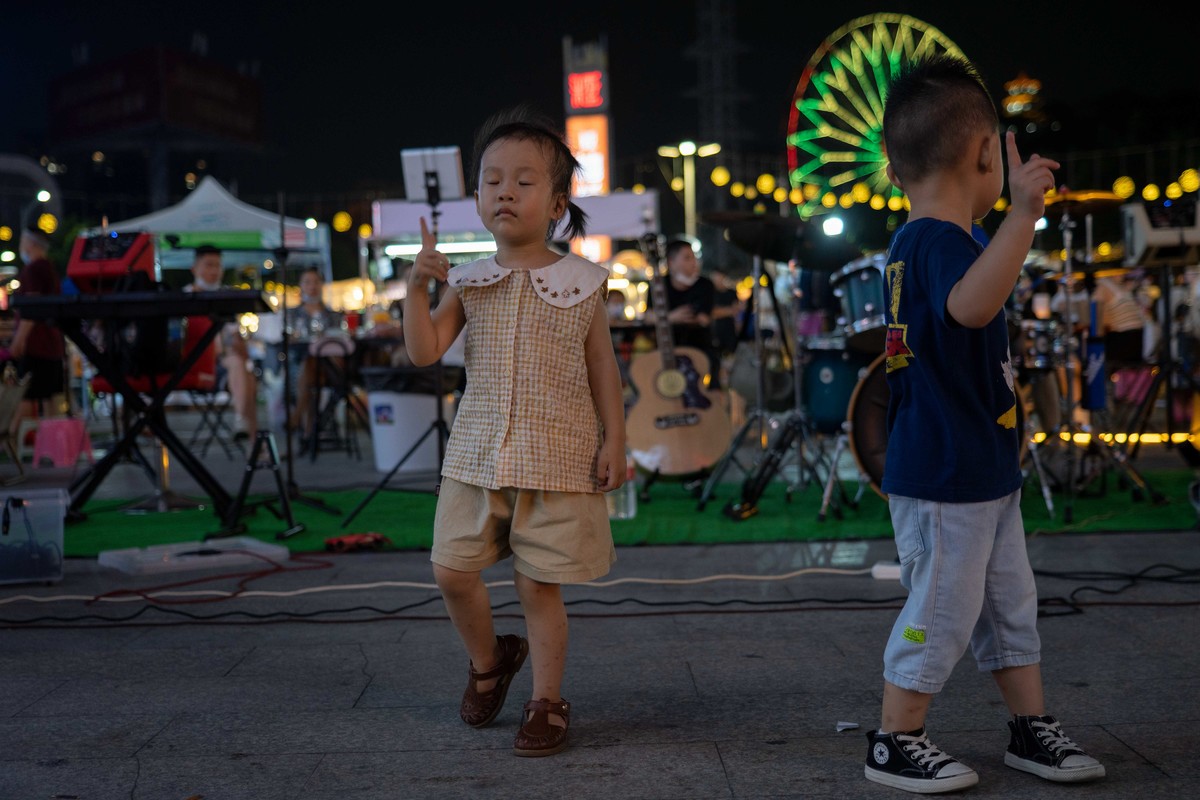 a7Rm4+转接Contax 645-45mm F2.8 ( 夜拍试镜 )