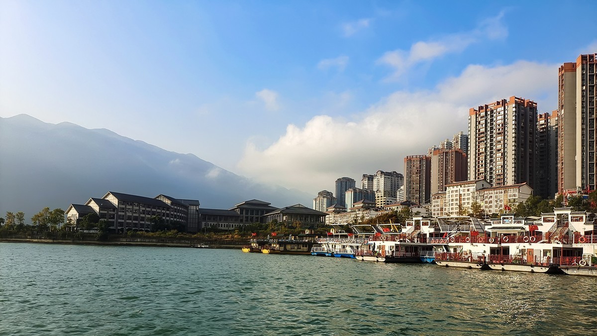 巫峡峡口賞巫山
