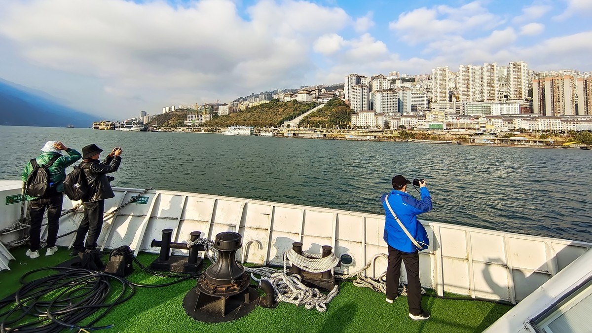 巫峡峡口賞巫山