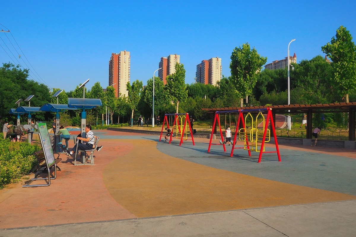 夏日清晨的昆仑公园