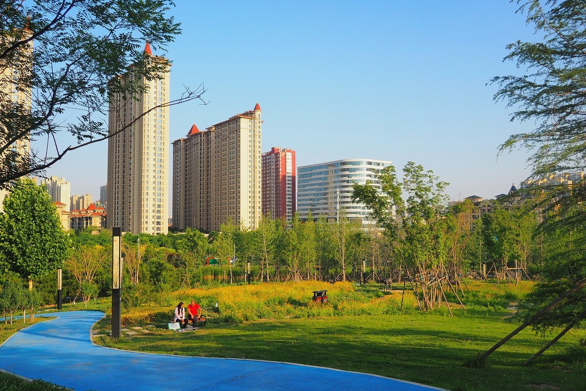 夏日清晨的昆仑公园