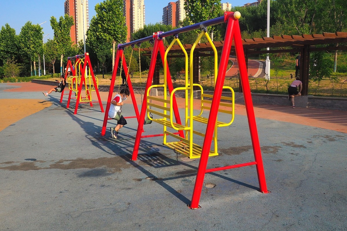 夏日清晨的昆仑公园