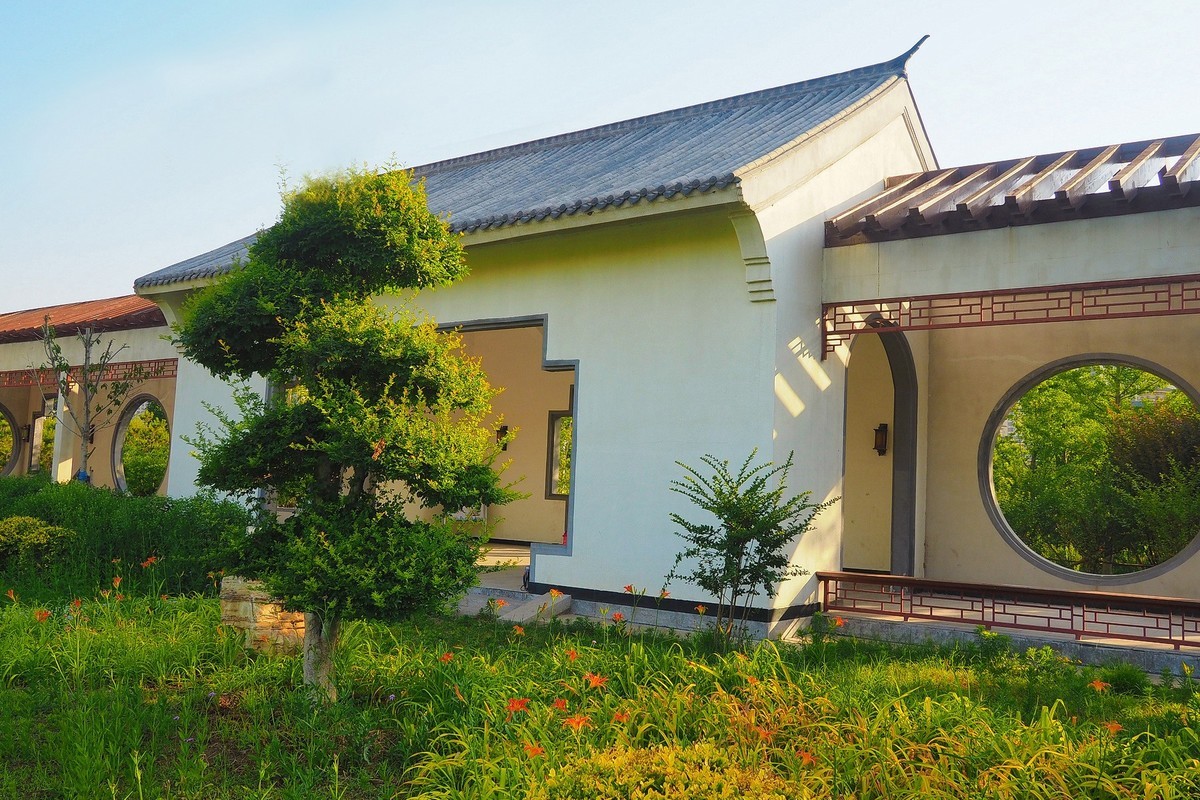 夏日清晨的昆仑公园