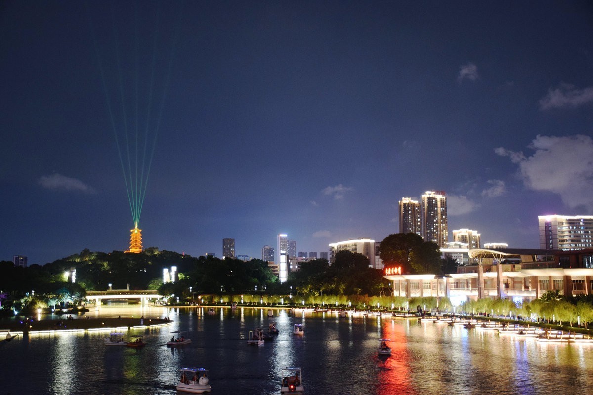 2023秋 广东行（23）叠滘龙舟披夜色