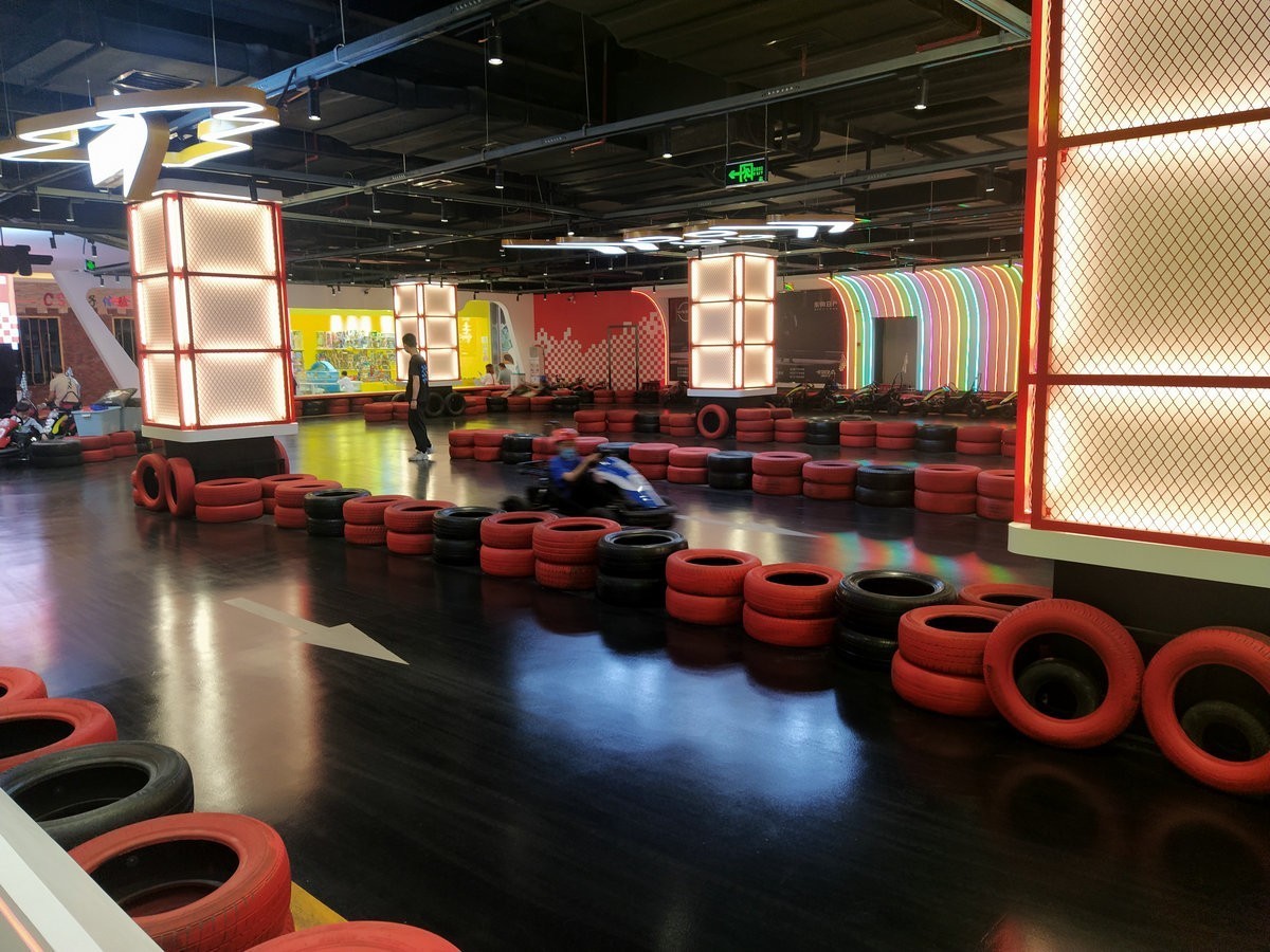 漫步星城 走街串巷（252）坦克部队