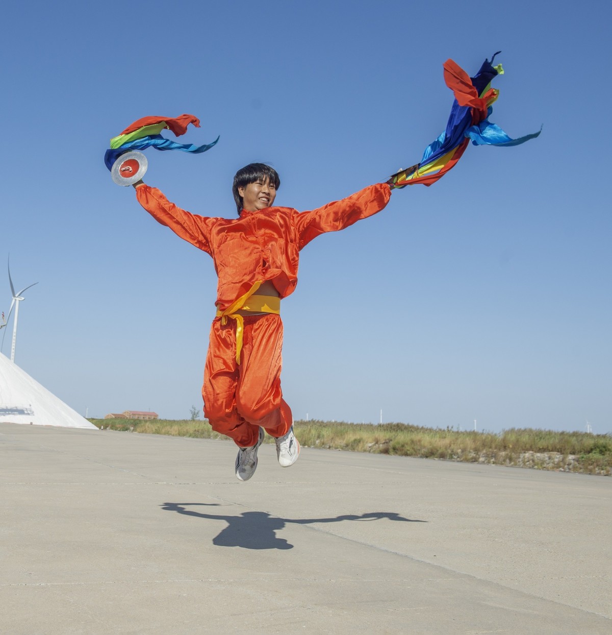 敲起鼓来扭秧歌