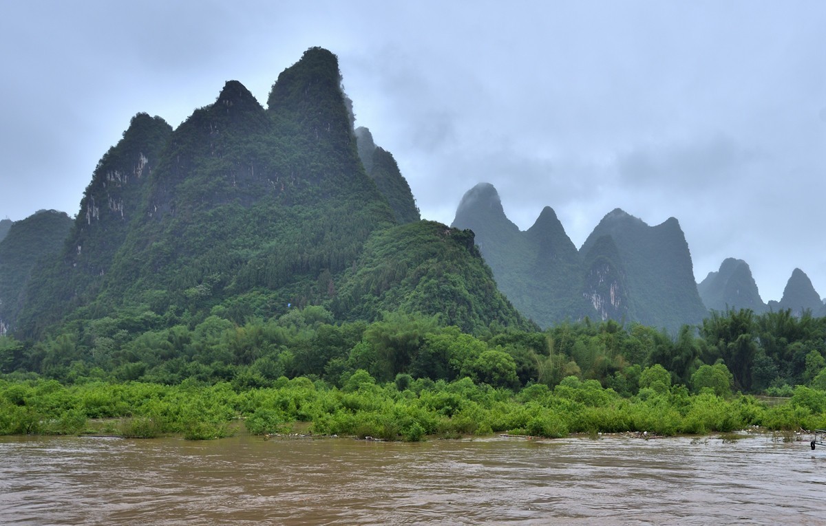 阴雨天的漓江山水8