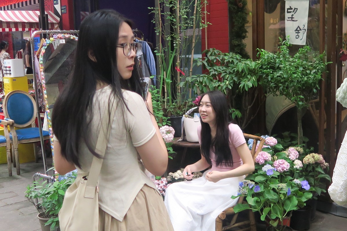 昨天六一儿童节，过节的儿童没遇到，周休闲的年轻人满目皆是