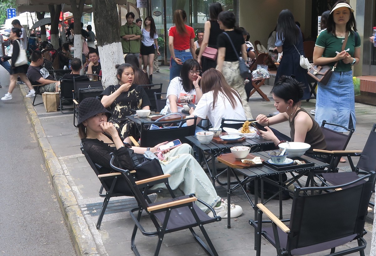 昨天六一儿童节，过节的儿童没遇到，周休闲的年轻人满目皆是