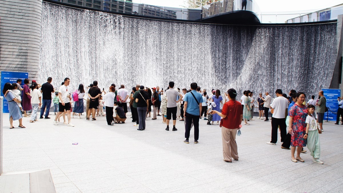 西安反重力瀑布