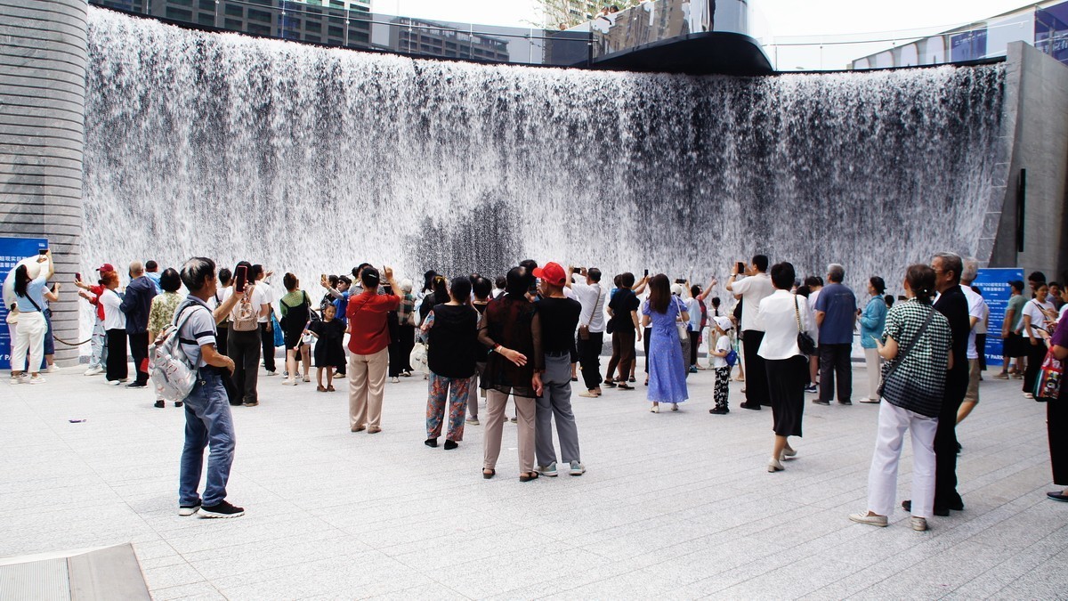 西安反重力瀑布