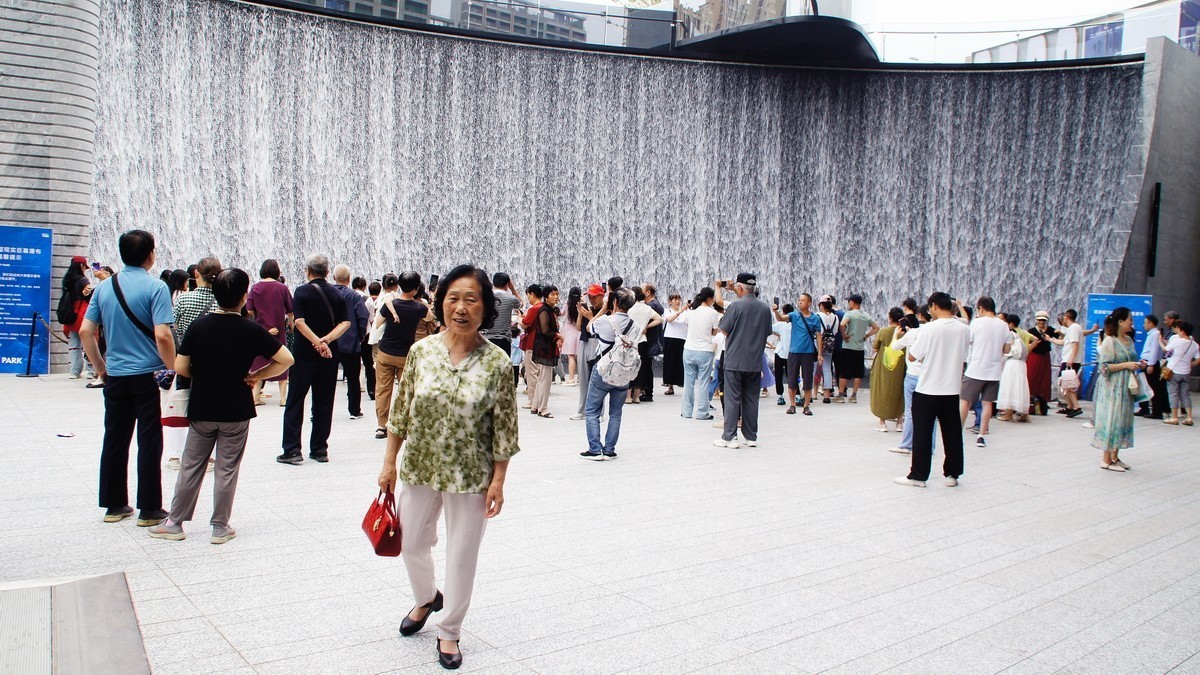 西安反重力瀑布