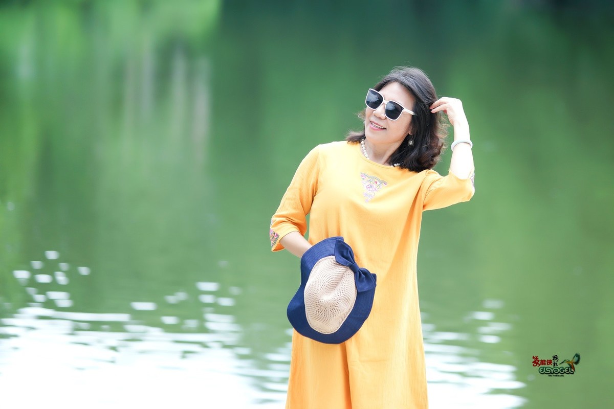 【湖中美女】---安吉尔