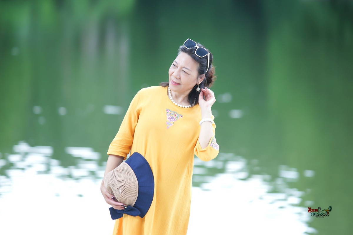 【湖中美女】---安吉尔