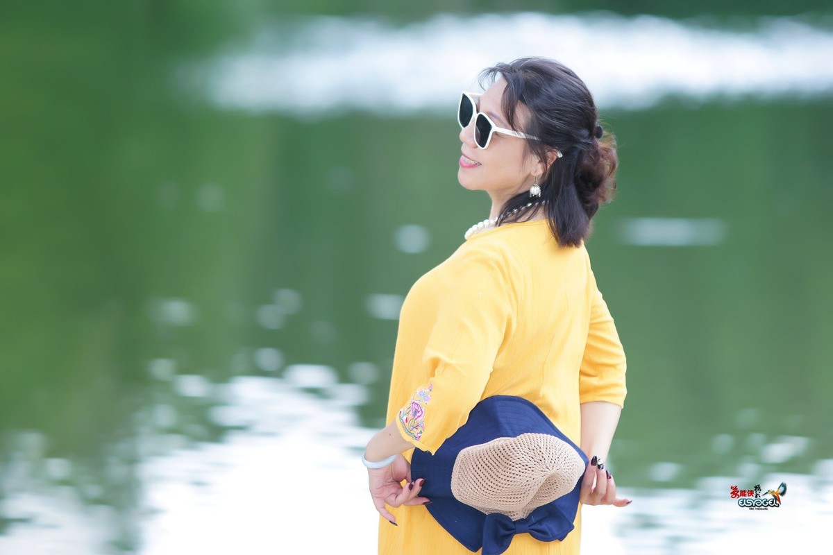 【湖中美女】---安吉尔