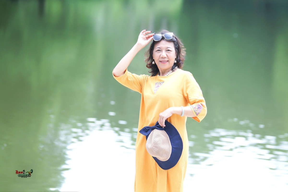 【湖中美女】---安吉尔