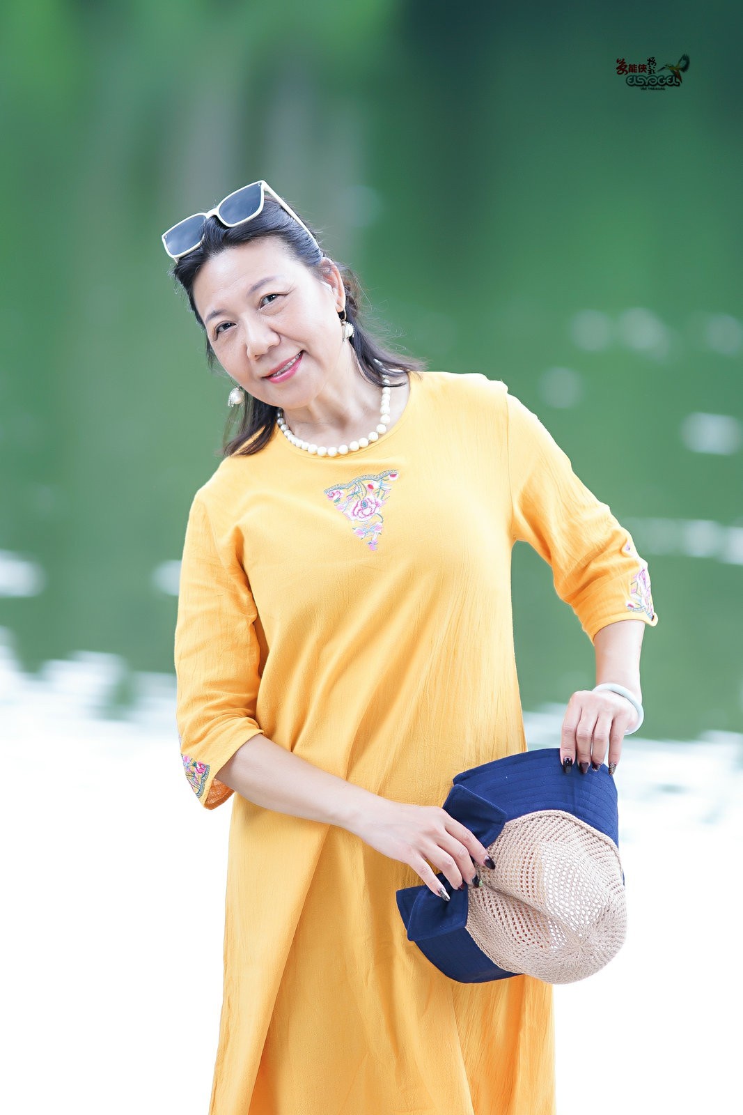 【湖中美女】---安吉尔