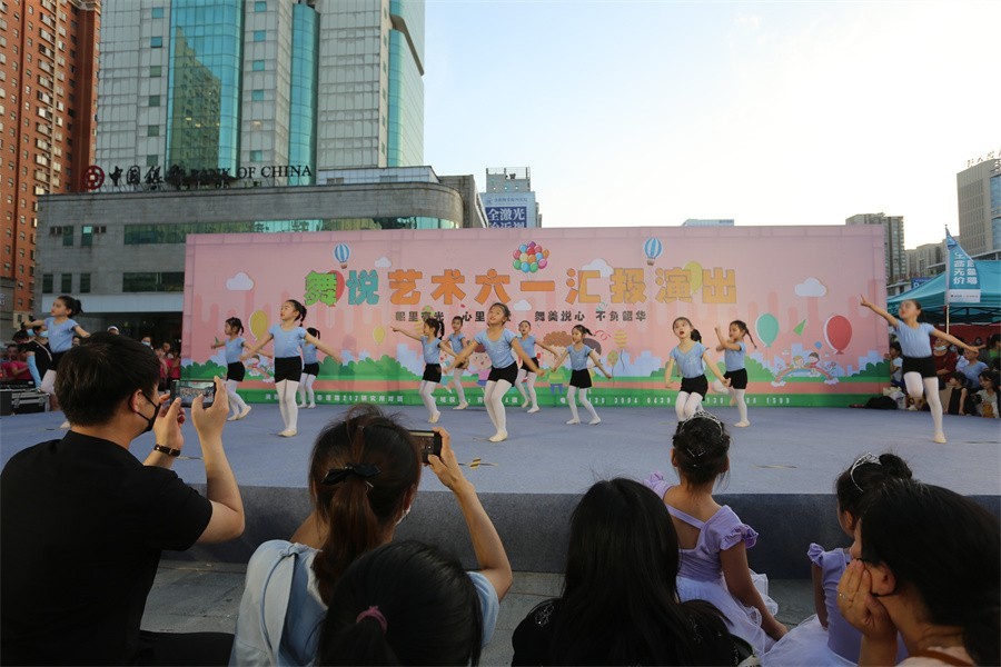 舞悦艺术六一汇报演出精彩亮相