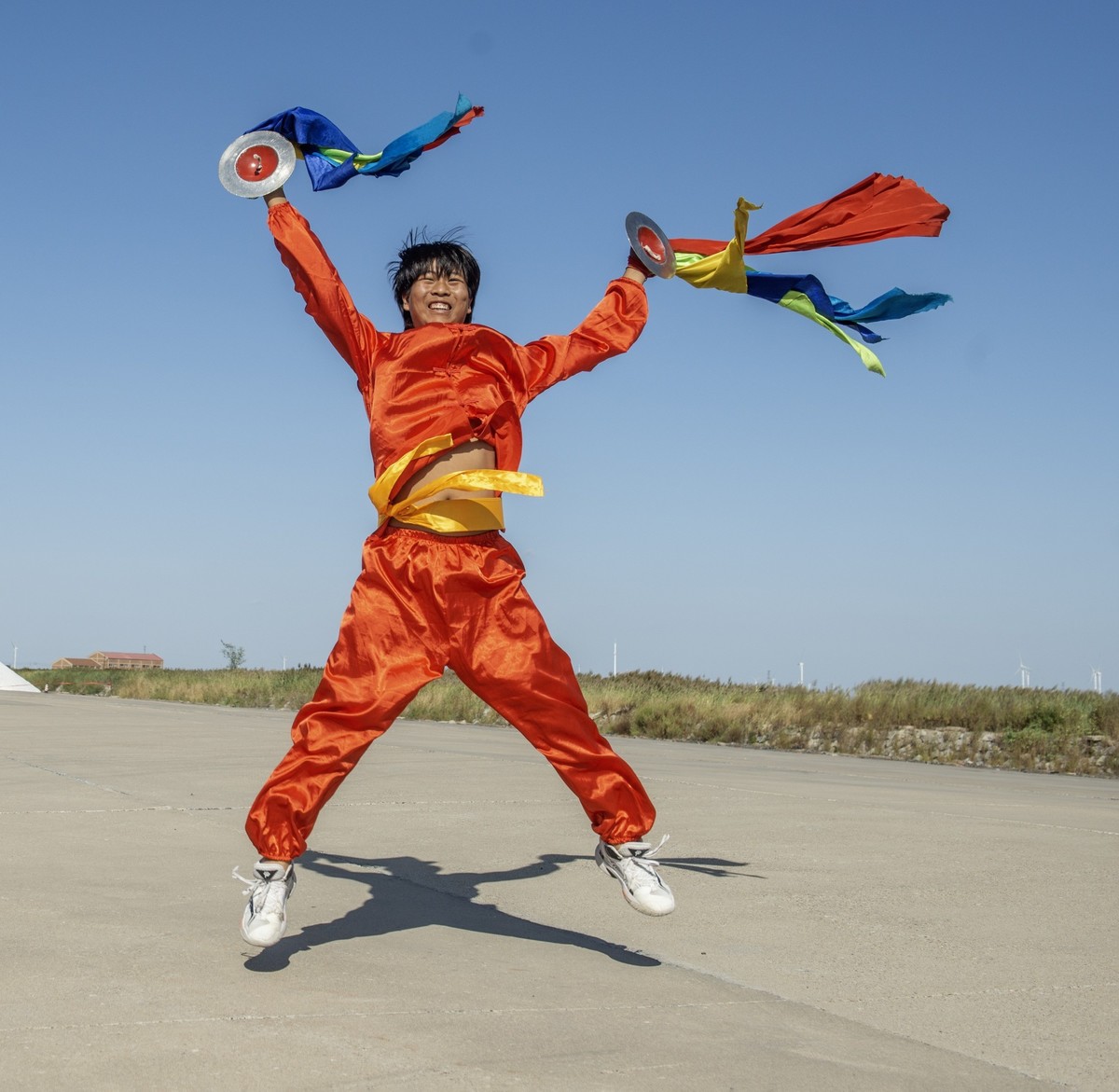 敲起鼓来扭秧歌