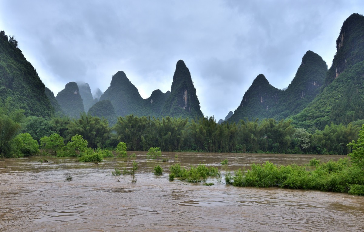 阴雨天的漓江山水8