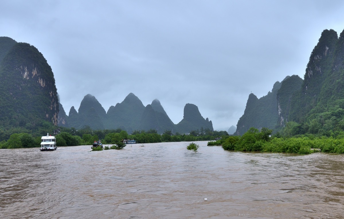 阴雨天的漓江山水8